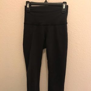 cropped lululemon wunder under leggings